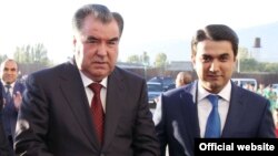 Президент Таджикистана Эмомали Рахмон (слева) и его сын Рустам Эмомали.
