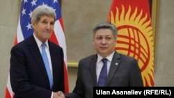 АКШ мамкатчысы Жон Керри менен тышкы иштер министринин милдетин аткаруучу Эрлан Абдылдаев