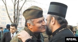 Vasilije Kaçavenda me Ratko Mlladiqin.