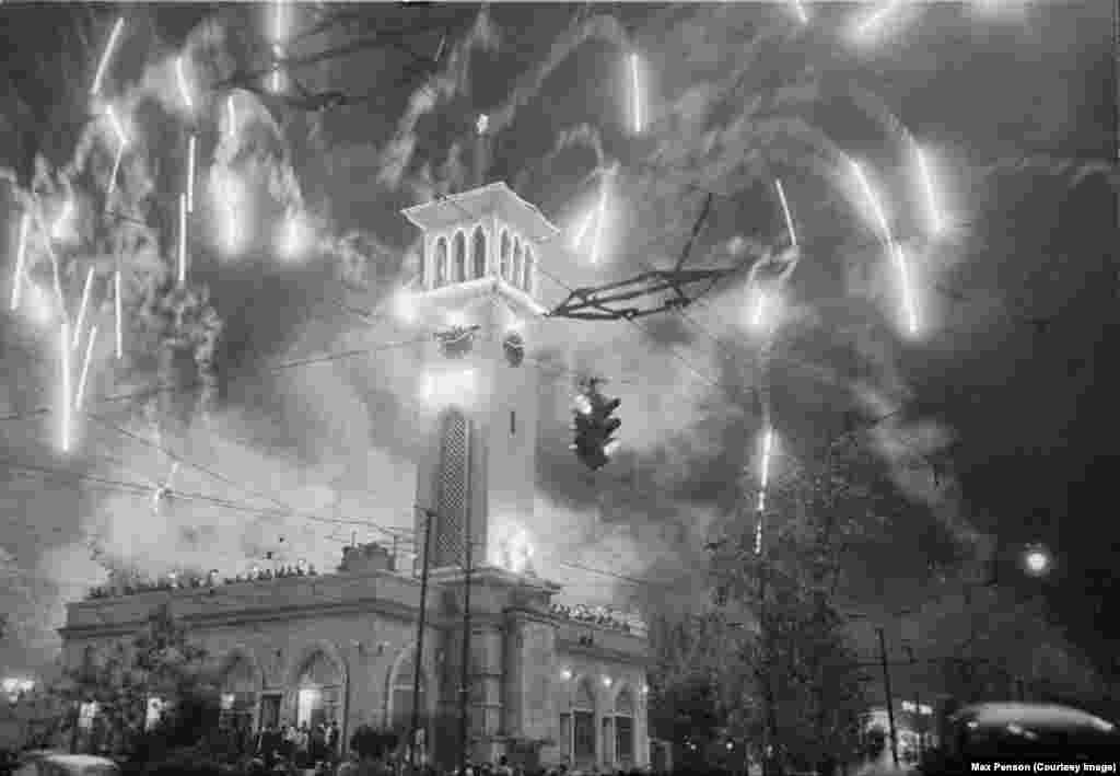 آتش‌بازی در تاشکند.زندگی پنسون ختم به خیر نشد.او در سال ۱۹۴۸، در اوج تصفیه‌های یهودی‌ستیزانه استالین، از پراودا وستوکا اخراج شد و مجوز عکاسی خود را از دست داد. با وخامت حالش و با ضعیف شدن چشم‌انداز حرفه‌ایش، در سال ۱۹۵۹ درگذشت.