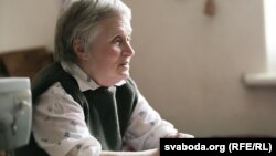 Ніна Багінская ў сваёй менскай кватэры, архіўнае фота