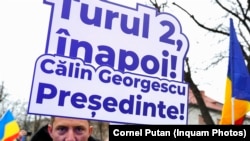 După anularea alegerilor prezidențiale din noiembrie/decembrie 2024, susținătorii candidatului prorus Călin Georgescu au organizat mai multe proteste, majoritatea în București.