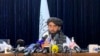 Zëdhënësi i talibanëve, Zabihullah Mujahid në konferencën e parë për media në Kabul, pas marrjes së pushtetit.