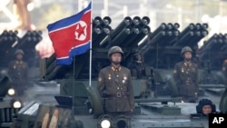 Autoritățile de la Seul avertizează că vecinii de la nord se pregătesc să trimită mai multe trupe către Rusia. Tot ei au fost cei care au tras primii semnalul de alarmă despre trimiterea a 11.000 de soldați nord-coreeni pe front, în octombrie.