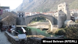 Pogled na Mostar i Stari most