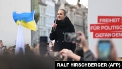 یولیا ناوالنیا، الیا یاشین او ولادیمیر کارامورزا د لاریونونو اصلي تنظیمونکي وو.