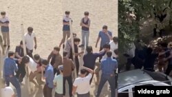 Дар навор дида мешавад, ки чанд мард ҷавонеро маҷбур ба ҷое бурданӣ ҳастанд.