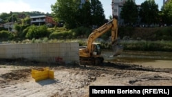 Pamje nga nisja e punimeve për ndërtimin e dy urave mbi lumin Ibër.