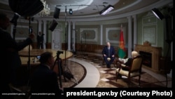 Олександр Лукашенко під час інтерв’ю телеканалу Newsmax, 13 грудня 2025 року