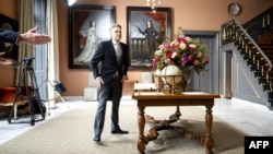 Dick Schoof sosind la ceremonia de învestire, la Palatul Huis ten Bosch din Haga, marți.