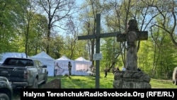 Un grup polono-ucrainean a început lucrările de exhumare la Pujnîkî - 24 aprilie 2025.