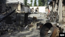 Жалал-Абадда талкаланган үйлөрдүн бири, 14-июнь, 2010-жыл