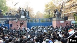 حمله به سفارت بریتانیا، روز هشتم آذرماه