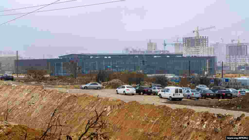 Центр олімпійської підготовки Криму з водних видів спорту біля об'їзної дороги, по сусідству з новим житловим комплексом мікрорайону &laquo;Кримська роза&raquo; мали збудувати до 31 червня 2021 року