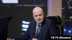 Слави Трифонов, ТВ водител и пејач и лидер на партијата „Има таков народ“