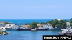 Ракетные катера проекта 1241 «Молния» в Карантинной бухте Севастополя, июль 2022 года