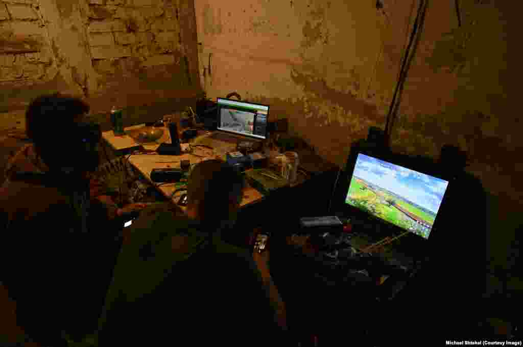 Качество видео, которое передают такие дроны, намного , чем у обычных FPV-дронов, управляемых по радиосвязи. Это позволяет наводить беспилотник и поражать цели значительно эффективнее