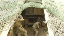 Украинска единица, под оган, чека испораки на американско оружје