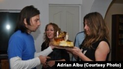 Adrian și Elsa Albu pe vremea când își sărbătoreau împreună zilele de naștere, amândoi născuți în octombrie.