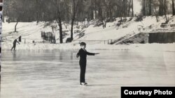 Бала кезінде Евгений Жовтис мәнерлеп сырғанаумен шұғылданған.