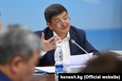 Акылбек Жапаров.