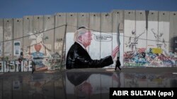 Možda najznačajnije je što je Saudijska Arabija oštro protestovala protiv ovog koraka (Foto: grafiti na Zapadnoj obali)