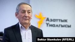 Акылбек Сариев.