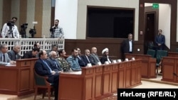 شماری از مقامات امنیتی که در جلسه عمومی روز یکشنبۀ مشرانو جرگه حضور یافته بودند.