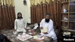 د لشکر جنګوي وژل شوی مشر ملک اسحاق او د هغه زوی ملک عثمان