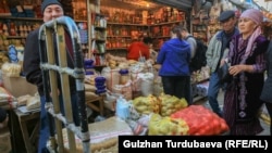 Бишкектеги базардан тартылган сүрөт. 15-март, 2020-жыл.