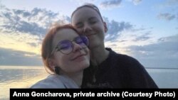 Анна Ганчарова і Марыя Зайцава падачас вандроўкі на мора, фота з прыватнага архіву