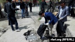 در سالهای گذشته مردم گاهگاهی به صورت داوطلبانه برای جمعآوری کثافات به ویژه پلاستیک ها از روی جاده ها و جویچه ها کار می کردند.