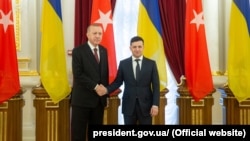 Президент України Володимир Зеленський (праворуч) і президент Туреччини Реджеп Ердоган. Київ, 3 лютого 2020 року