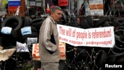 Донецктеги орусиячыл жикчилдердин баррикадасы. 8-май, 2014-жыл.  