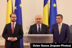 Semnarea protocolului coaliției de guvernare, 23 iunie 2025. De la stânga la dreapta - Dominic Fritz, președinte USR, Ilie Bolojan, PM desemnat și președinte interimar PNL, Sorin Grindeanu, președinte interimar PSD.
