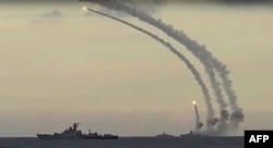 Raketa lundruese duke u lëshuar nga një luftanije ruse më 20 nëntor 2015.