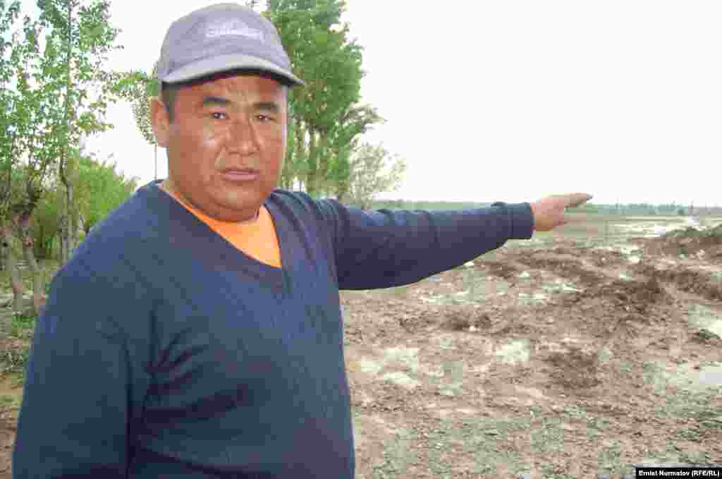 Местные жители говорят, что канал не расчищался более 20 лет. 