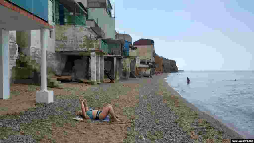 "Şanhay" yanındaki plâjda mına saña adam yoq