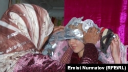 Сүрөттөгү каармандардын окуяга тиешеси жок.