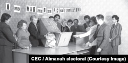 Pe data de 25 februarie 1990 a avut loc primul tur al primelor alegeri parlamentare democratice, iar la 10 martie - al doilea tur de scrutin.