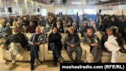 د سوات په سیدو شریف کې جرګې ته د ګوندونو سیاستوالان، سوداګران، وکیلان او فعالان ورغلي ول. 