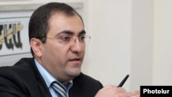 Արա Սաղաթելյանը, արխիվ