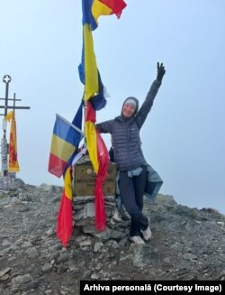 Olga Juravschi, după ce a cucerit vârful Moldoveanu, cel mai înalt din România, situat în Masivul Făgăraș, județul Argeș.