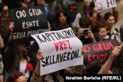 Parrullat në një protestë për 1 Maj në Prishtinë.