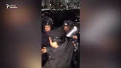 Текебаевдин тарапкерлери аэропортто кармалды