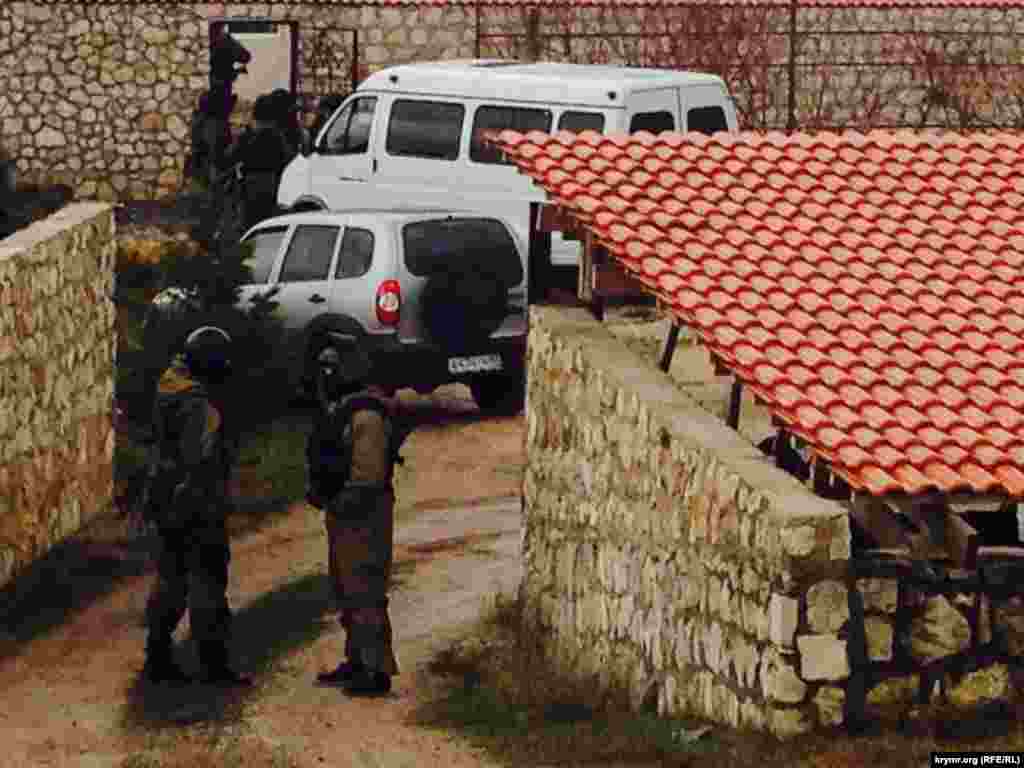 Ahtem Çiygoznıñ Bağçasaraydaki evinde tintüv, 2015 senesi yanvar 30 künü