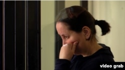 მზია ამაღლობელი პატიმრობაში დატოვეს - მოსამართლემ დაცვის მხარის მოწმედ დასაკითხ პირთა ნუსხიდან ამოიღო 17 პირი, 18 ვიდეომტკიცებულება, 13 დათვალიერების ოქმი და 14 წერილობითი მტკიცებულება.