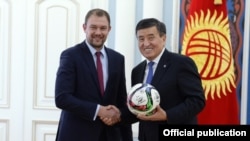 Cооронбай Жээнбеков жана Александр Крестинин