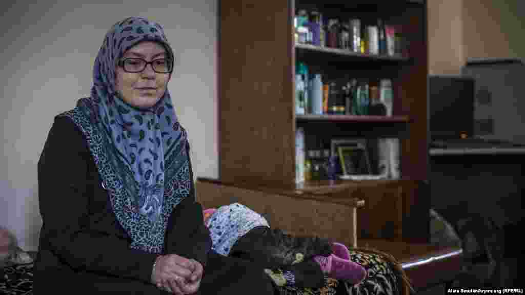 Мер'єм, дружина Руслана Зейтуллаєва, в своєму будинку в селищі Орлине 