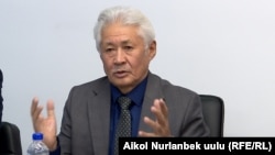 Турсунбек Акун.